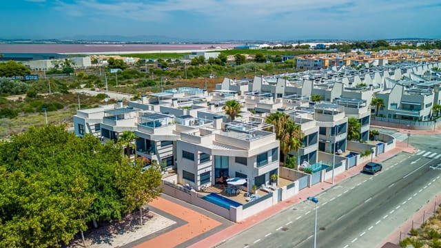 3 soveværelse Villa til salg i La Veleta, Torrevieja med swimmingpool - € 680.000 (Ref: 10081778)