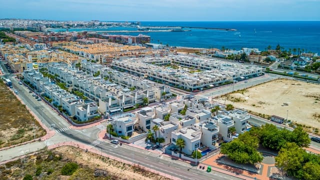 3 soveværelse Villa til salg i La Veleta, Torrevieja med swimmingpool - € 680.000 (Ref: 10081778)
