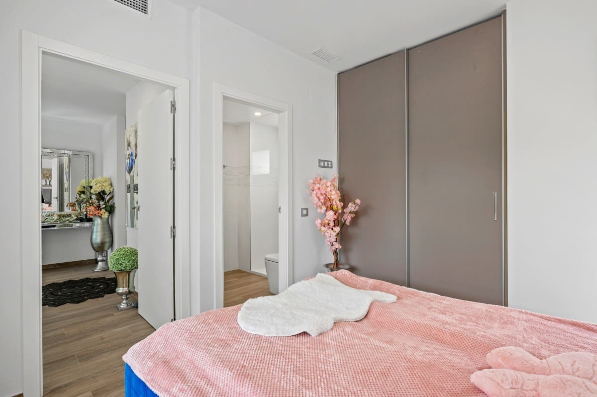 3 soveværelse Villa til salg i La Veleta med swimmingpool - € 680.000 (Ref: 10081778)