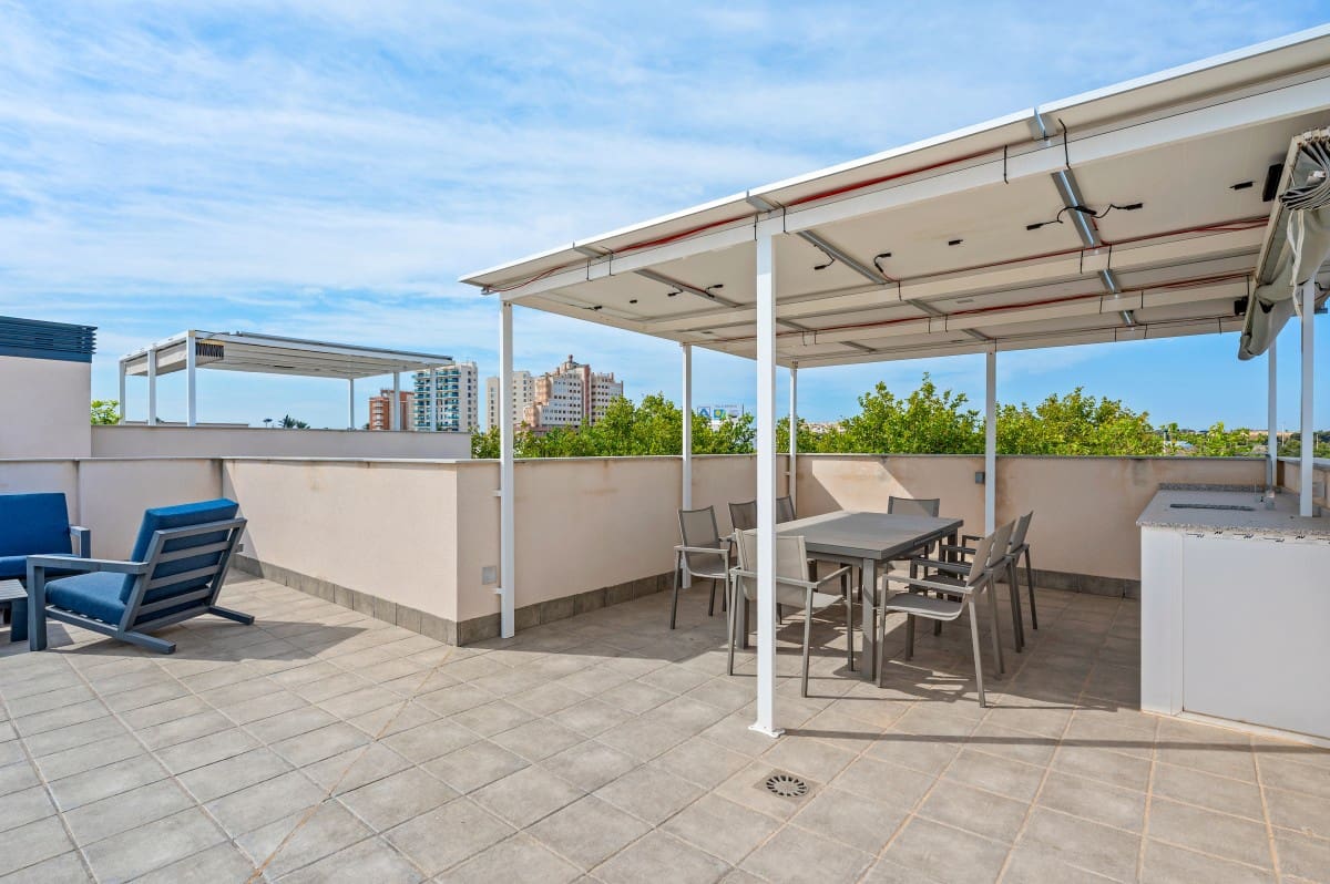 3 soveværelse Villa til salg i La Veleta med swimmingpool - € 680.000 (Ref: 10081778)