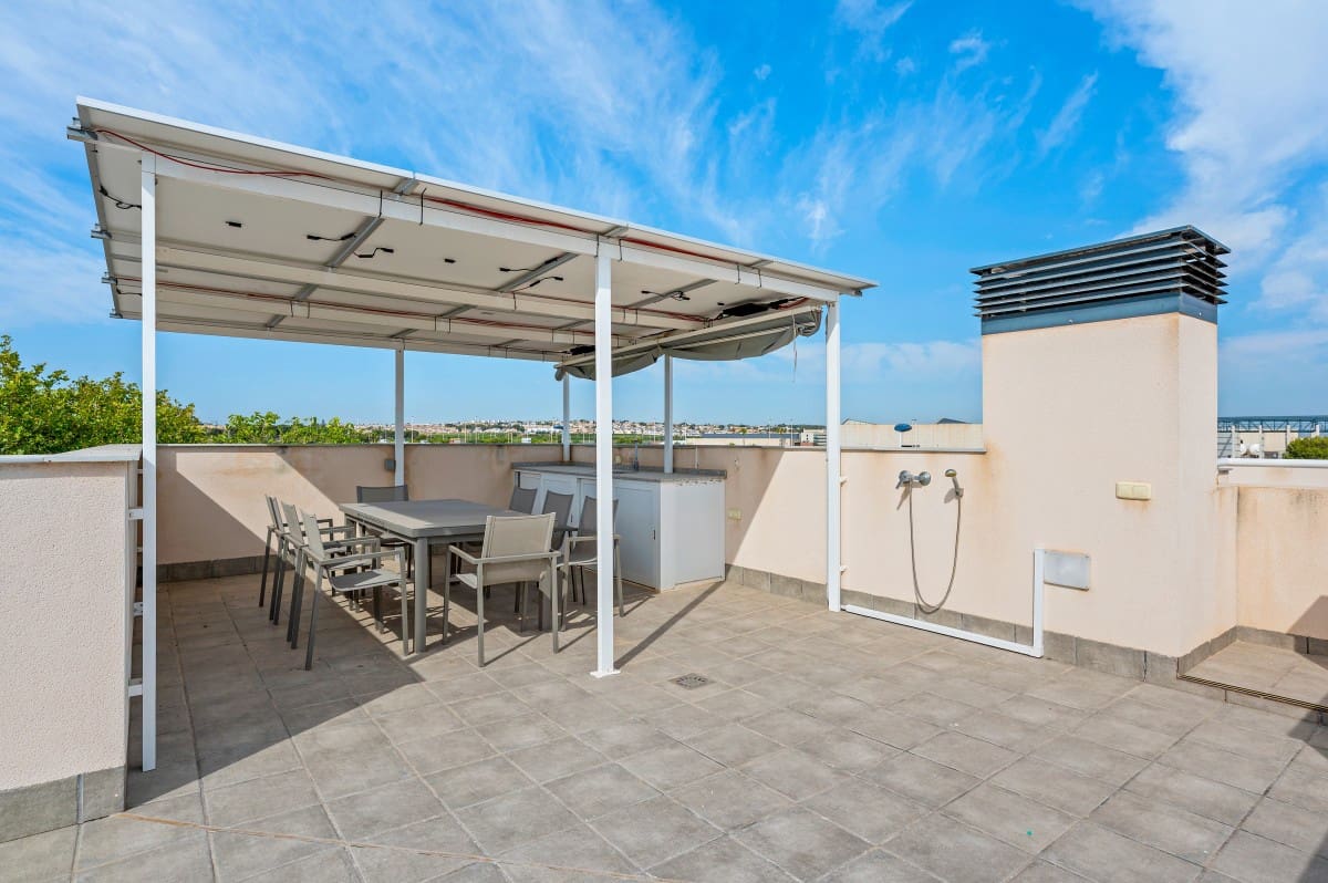 3 soveværelse Villa til salg i La Veleta med swimmingpool - € 680.000 (Ref: 10081778)