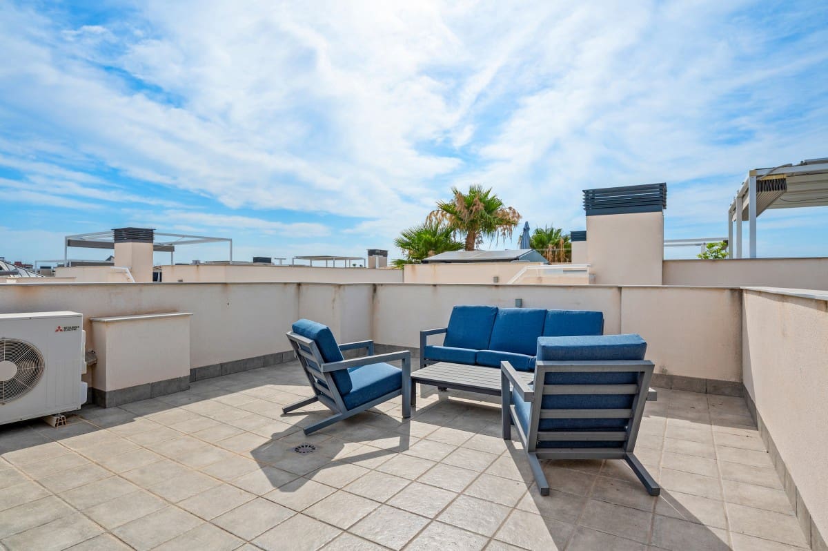 3 soveværelse Villa til salg i La Veleta med swimmingpool - € 680.000 (Ref: 10081778)