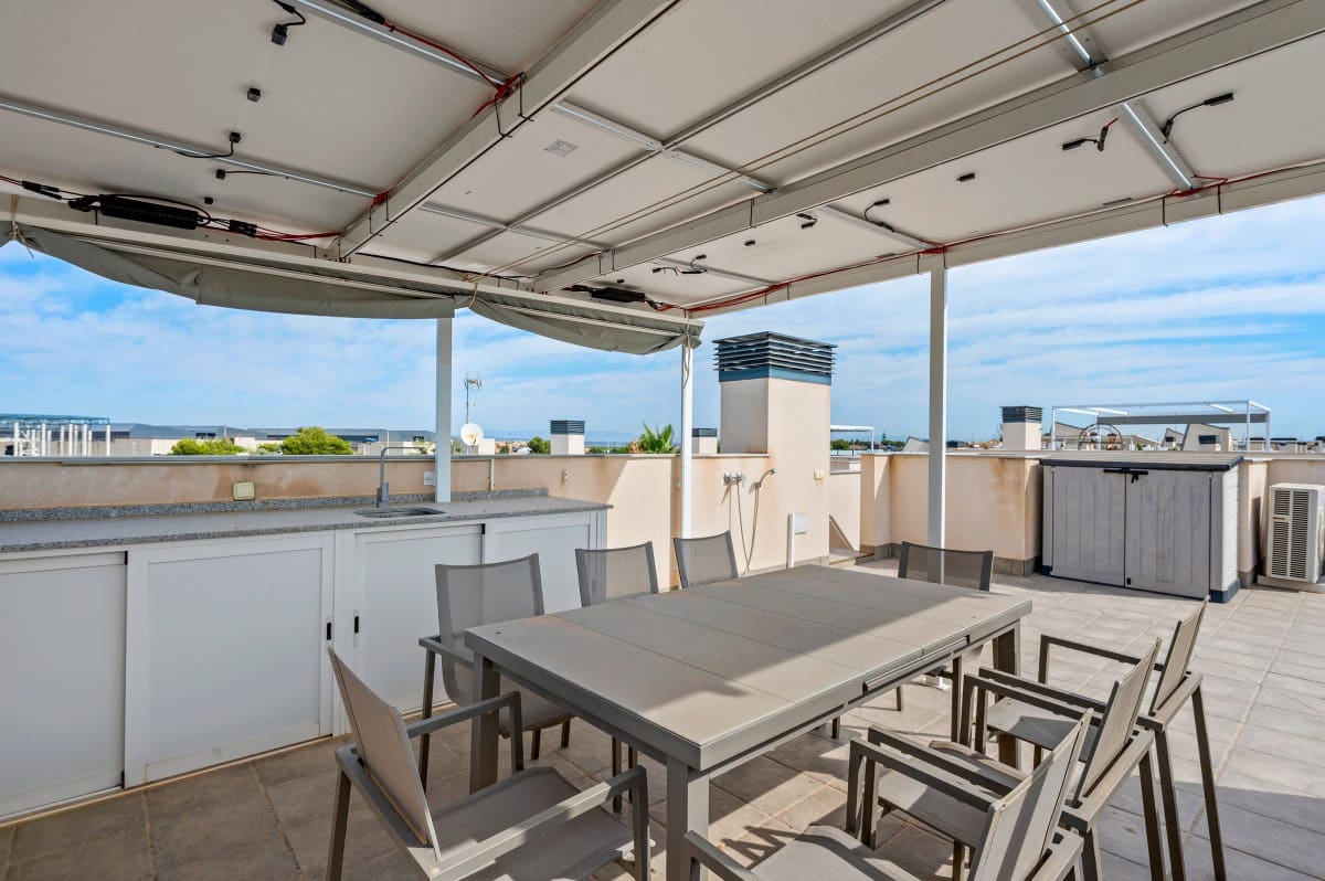 3 soveværelse Villa til salg i La Veleta med swimmingpool - € 680.000 (Ref: 10081778)