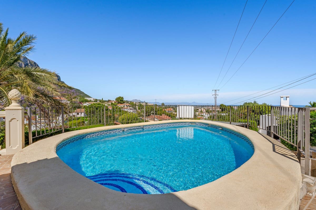 3 slaapkamer Villa te koop in Denia met zwembad - € 520.000 (Ref: 10081780)