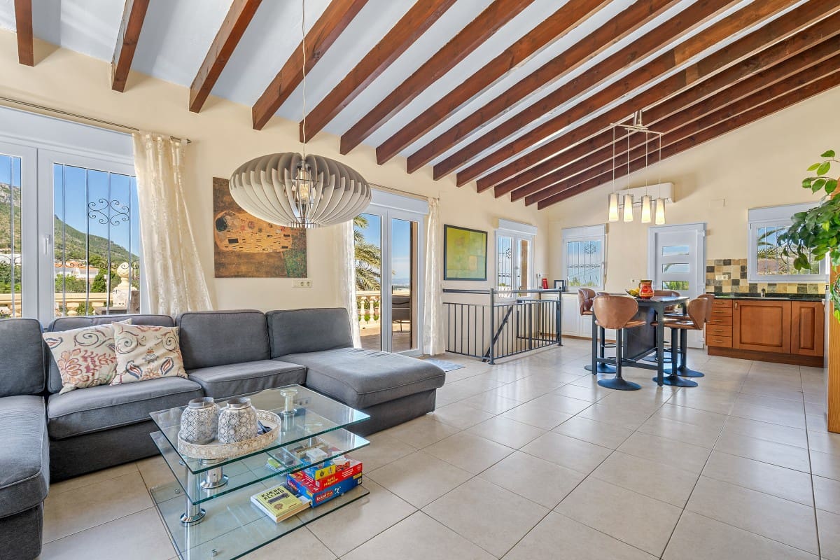 3 slaapkamer Villa te koop in Denia met zwembad - € 520.000 (Ref: 10081780)