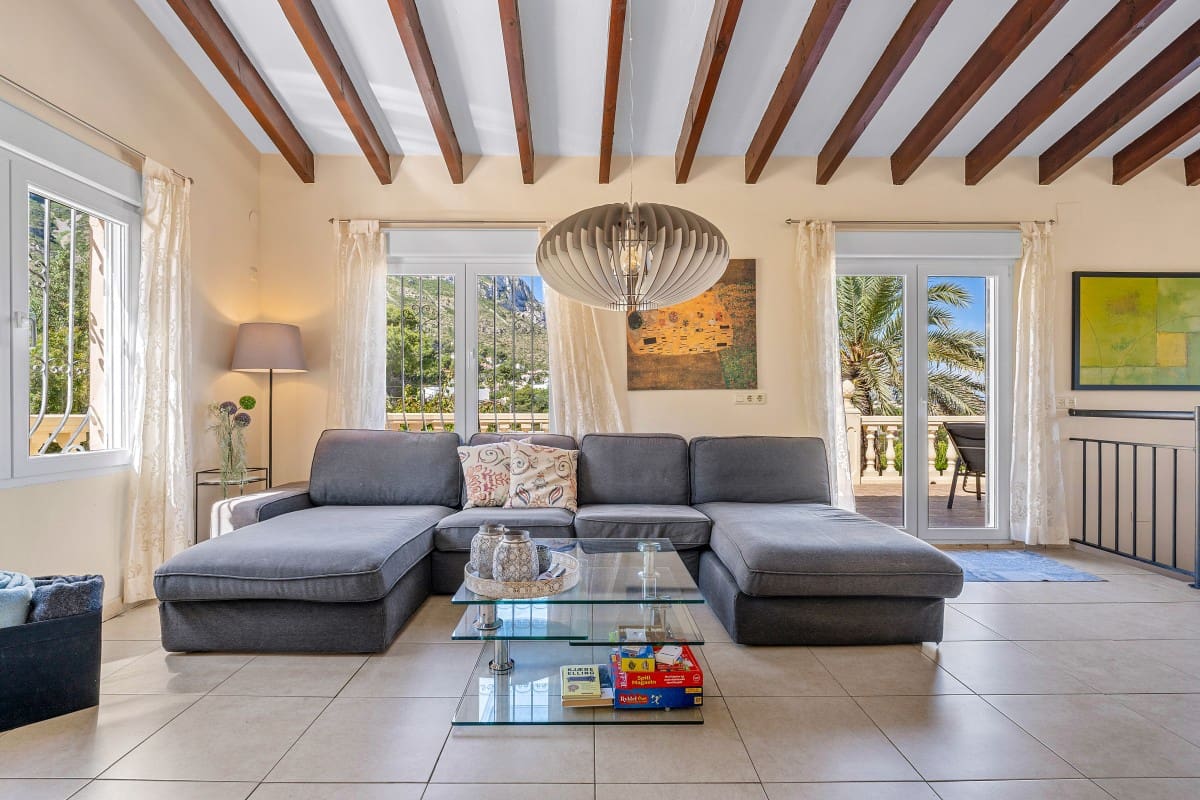 3 slaapkamer Villa te koop in Denia met zwembad - € 520.000 (Ref: 10081780)