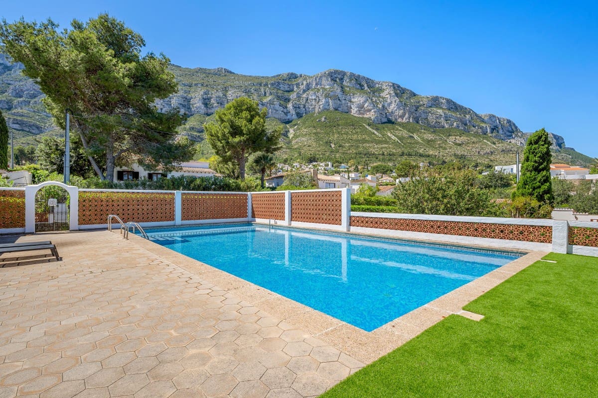 3 slaapkamer Villa te koop in Denia met zwembad - € 520.000 (Ref: 10081780)