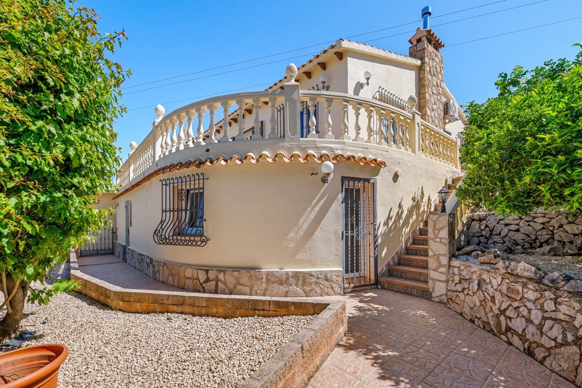3 slaapkamer Villa te koop in Denia met zwembad - € 520.000 (Ref: 10081780)