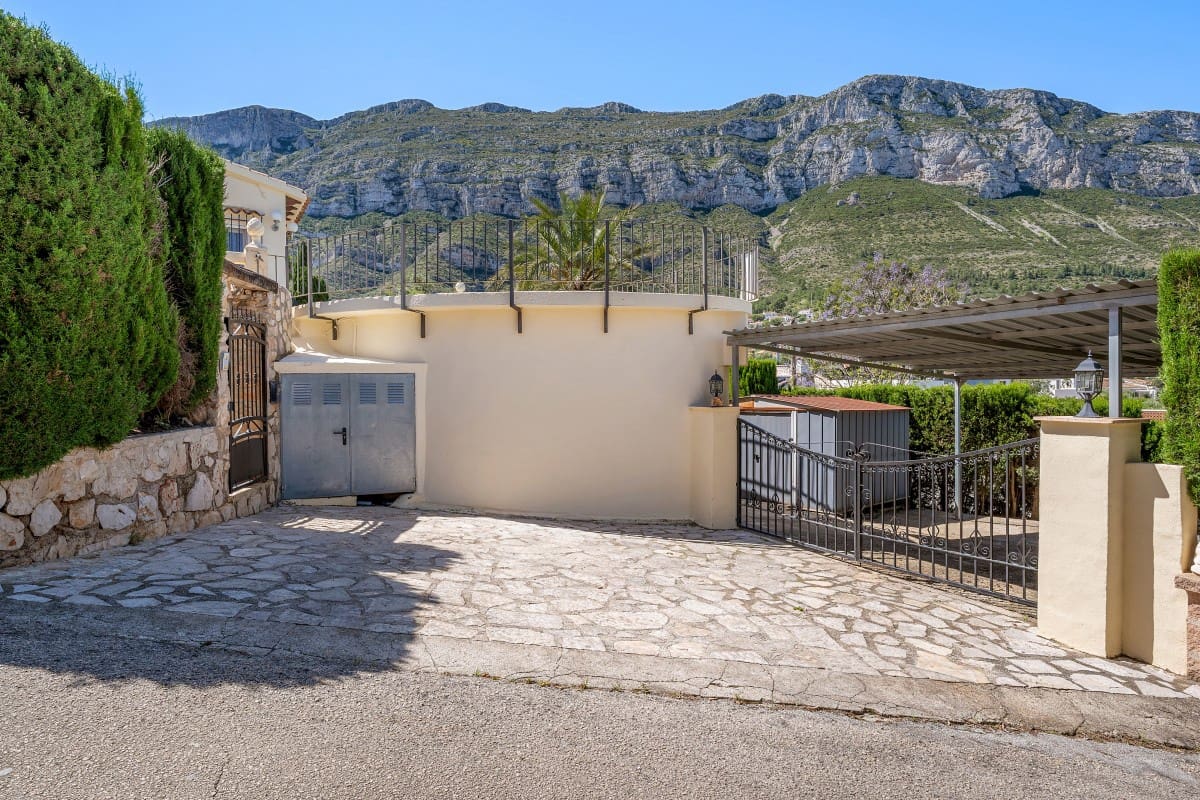 3 slaapkamer Villa te koop in Denia met zwembad - € 520.000 (Ref: 10081780)