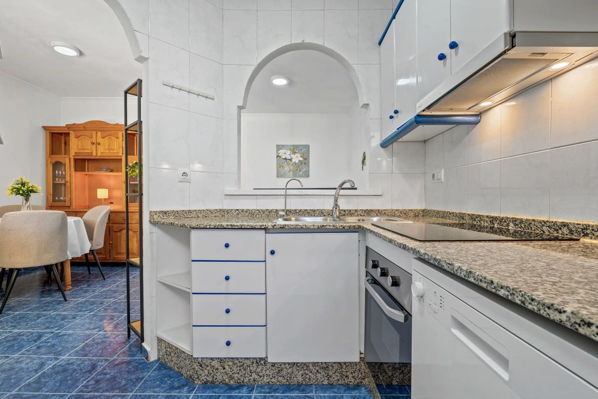 Apartamento de 2 habitaciones en Torrevieja en venta con piscina - 159.000 € (Ref: 10081782)