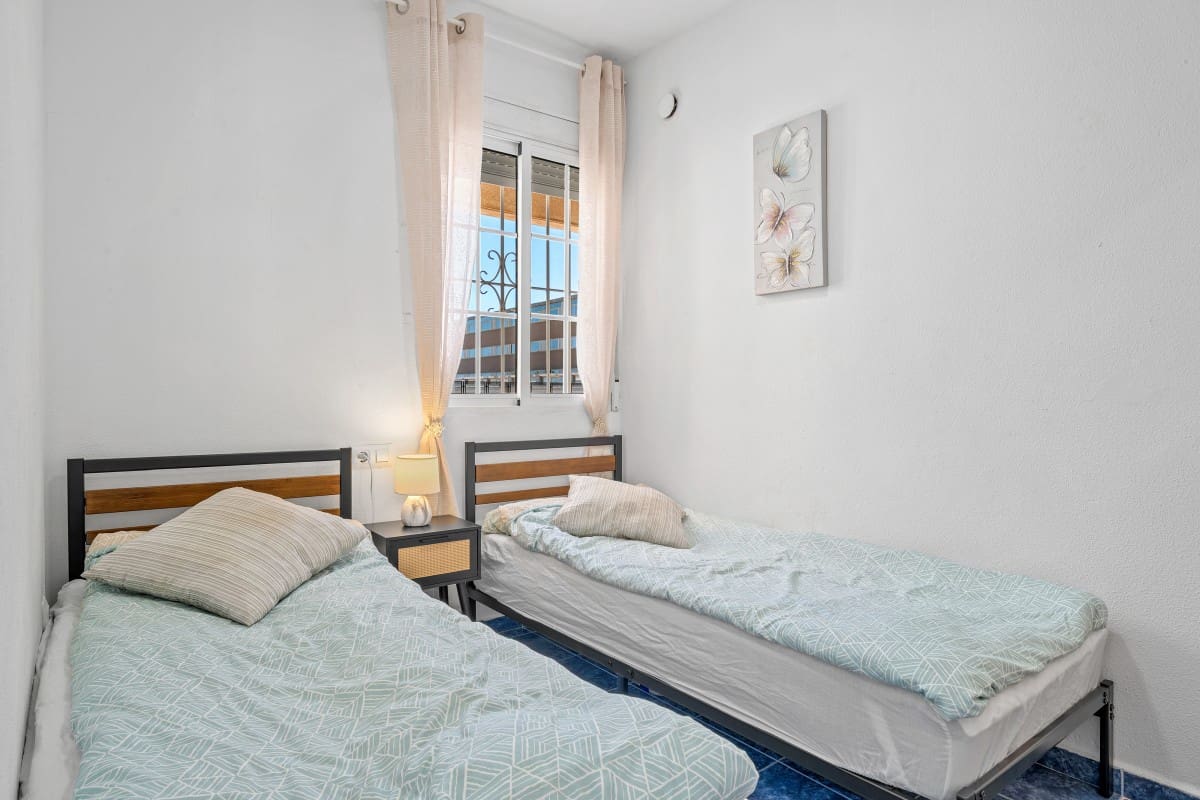 Apartamento de 2 habitaciones en Torrevieja en venta con piscina - 159.000 € (Ref: 10081782)