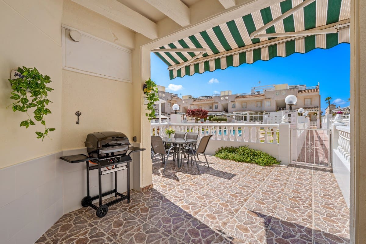 Apartamento de 2 habitaciones en Torrevieja en venta con piscina - 159.000 € (Ref: 10081782)