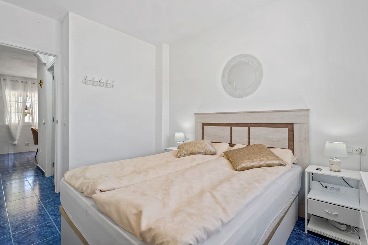Apartamento de 2 habitaciones en Torrevieja en venta con piscina - 159.000 € (Ref: 10081782)