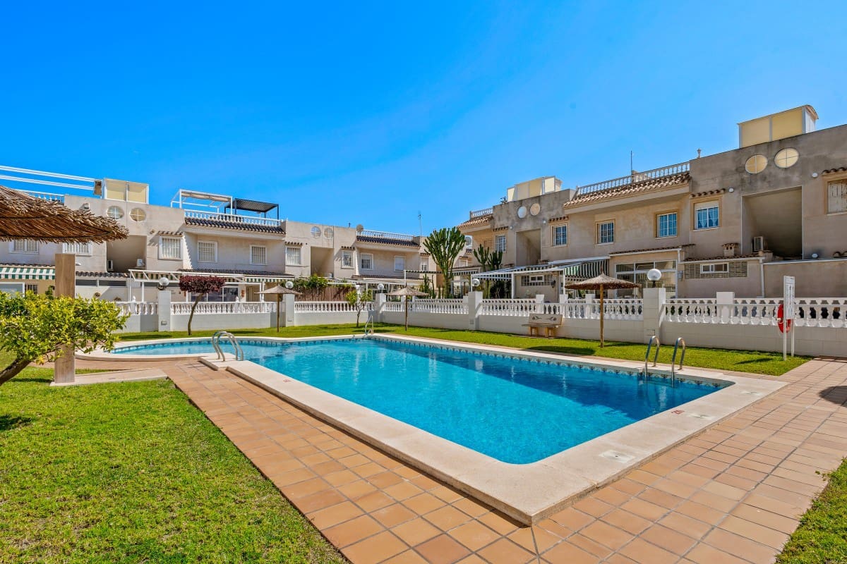 Apartamento de 2 habitaciones en Torrevieja en venta con piscina - 159.000 € (Ref: 10081782)