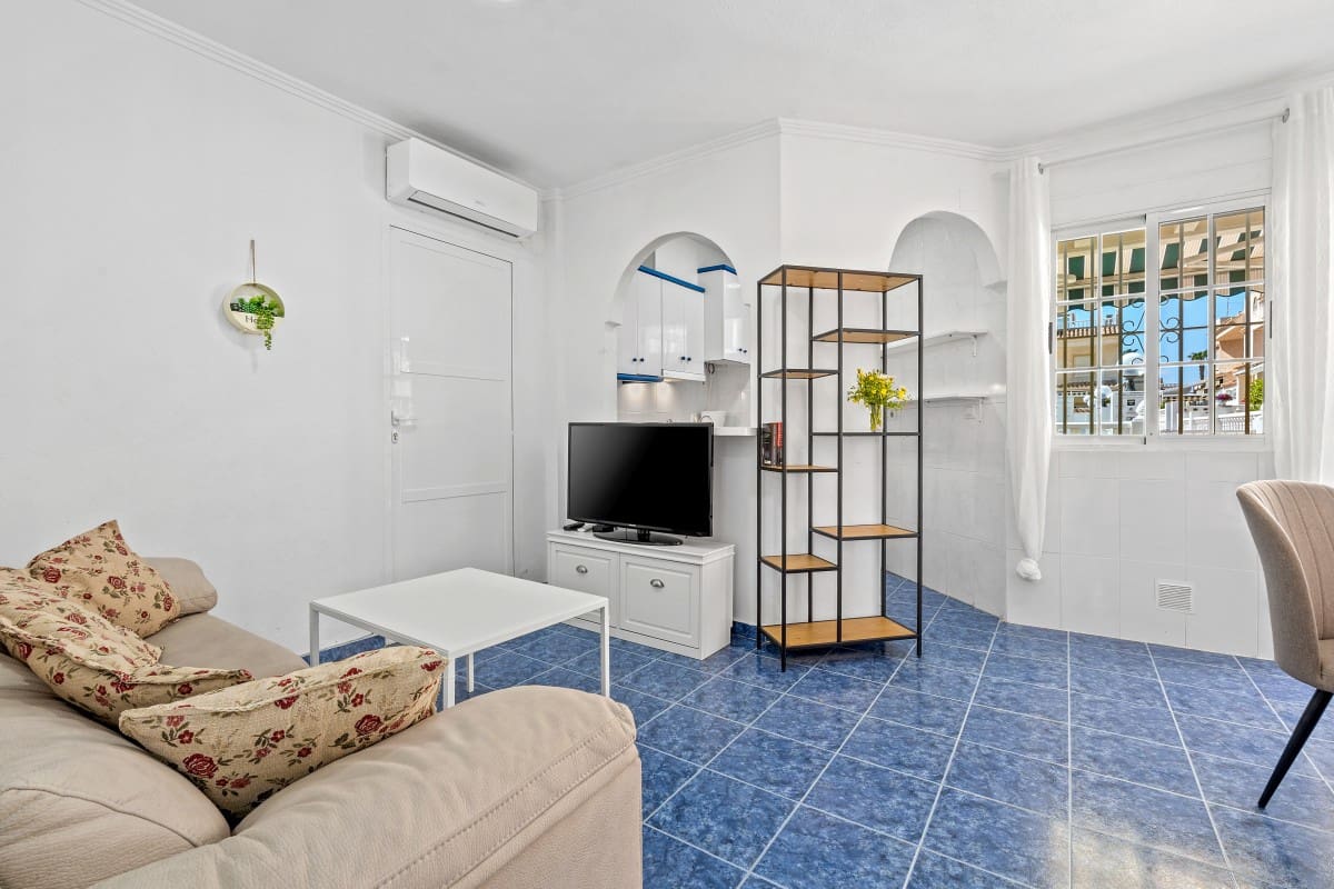 Apartamento de 2 habitaciones en Torrevieja en venta con piscina - 159.000 € (Ref: 10081782)