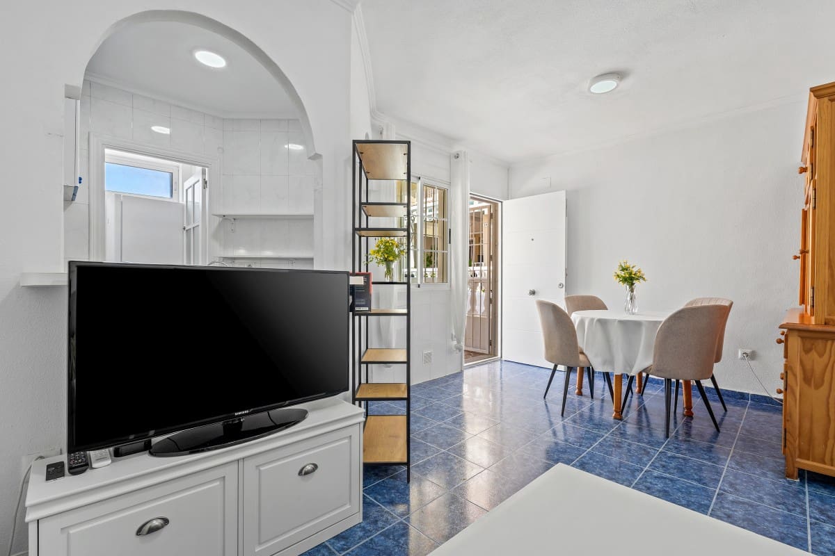 Apartamento de 2 habitaciones en Torrevieja en venta con piscina - 159.000 € (Ref: 10081782)