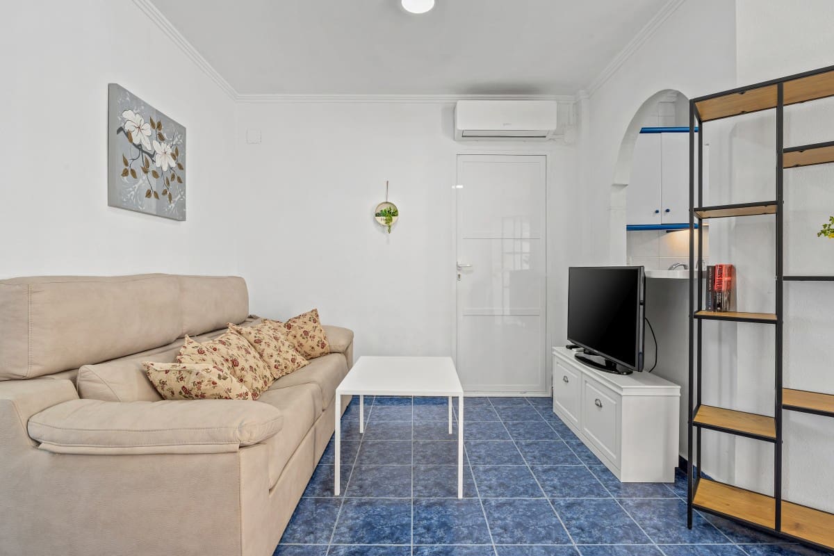 Apartamento de 2 habitaciones en Torrevieja en venta con piscina - 159.000 € (Ref: 10081782)