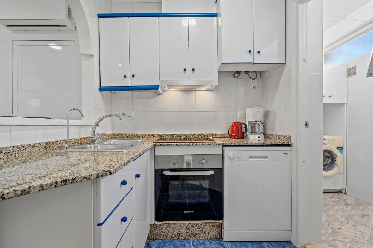 Apartamento de 2 habitaciones en Torrevieja en venta con piscina - 159.000 € (Ref: 10081782)