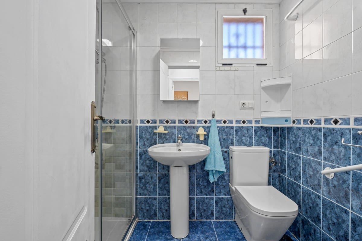 Apartamento de 2 habitaciones en Torrevieja en venta con piscina - 159.000 € (Ref: 10081782)