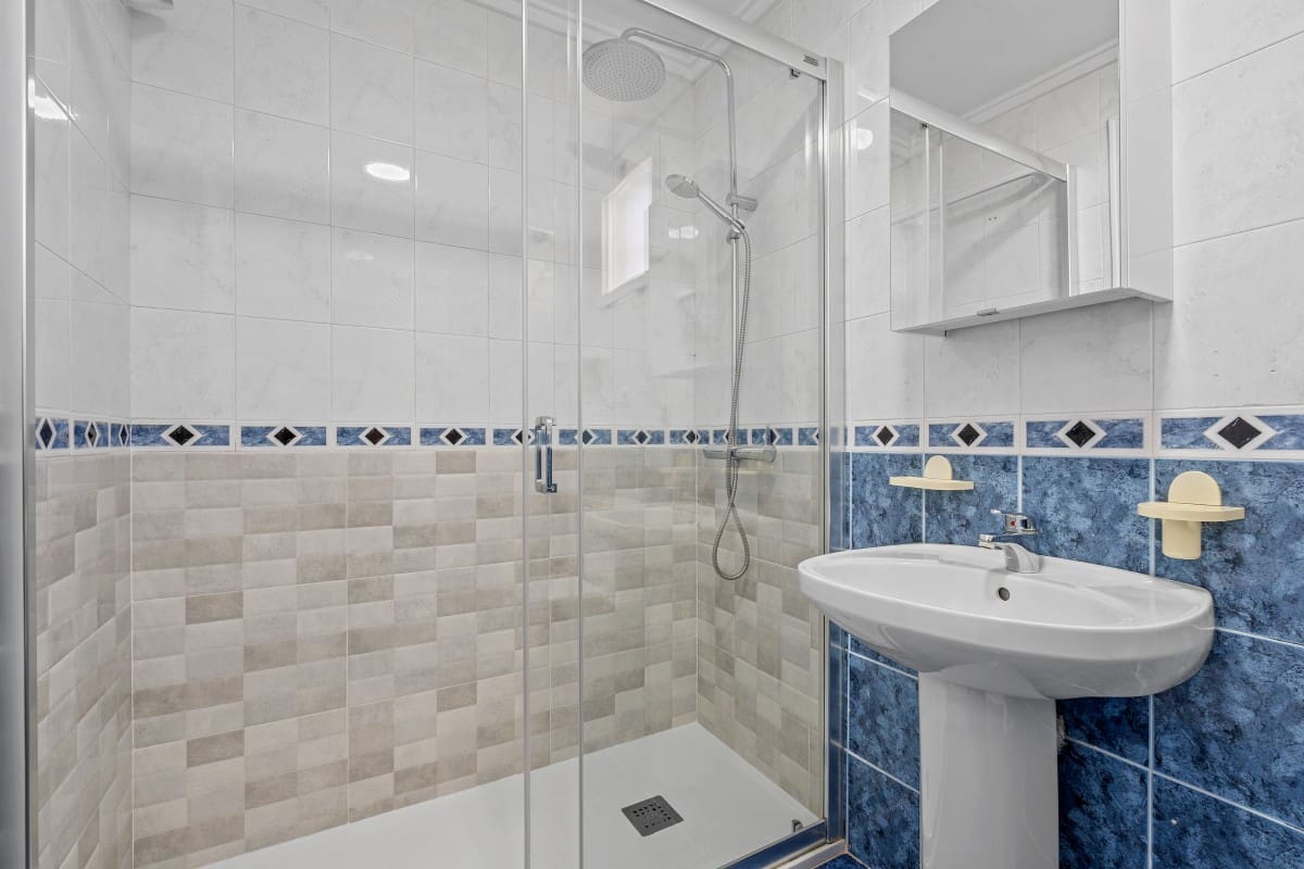 Apartamento de 2 habitaciones en Torrevieja en venta con piscina - 159.000 € (Ref: 10081782)