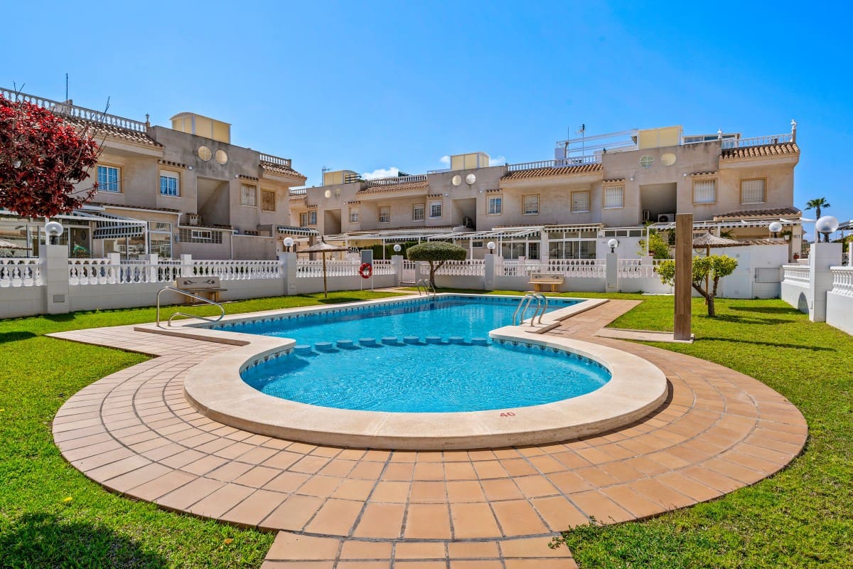 Apartamento de 2 habitaciones en Torrevieja en venta con piscina - 159.000 € (Ref: 10081782)