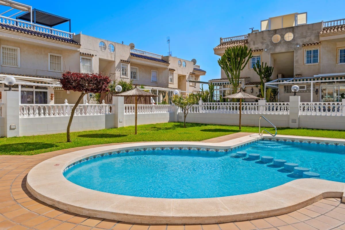 Apartamento de 2 habitaciones en Torrevieja en venta con piscina - 159.000 € (Ref: 10081782)