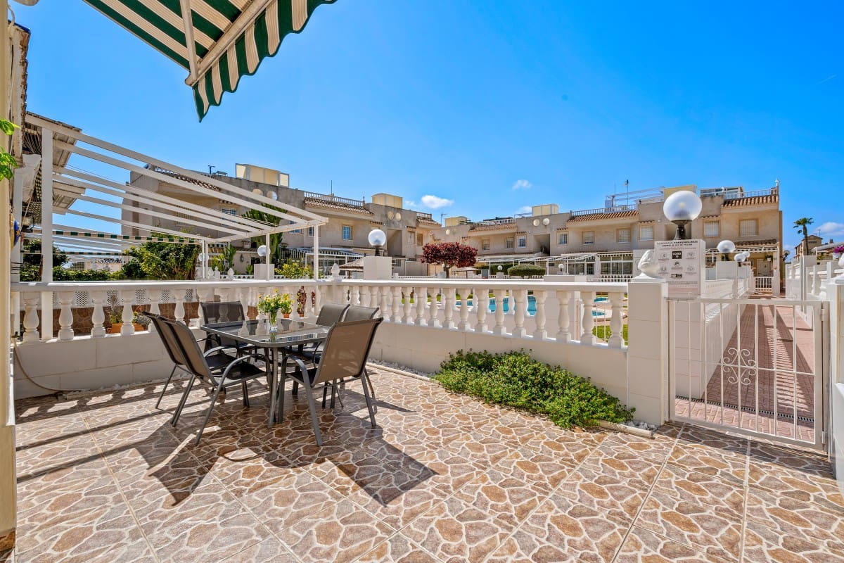 Apartamento de 2 habitaciones en Torrevieja en venta con piscina - 159.000 € (Ref: 10081782)
