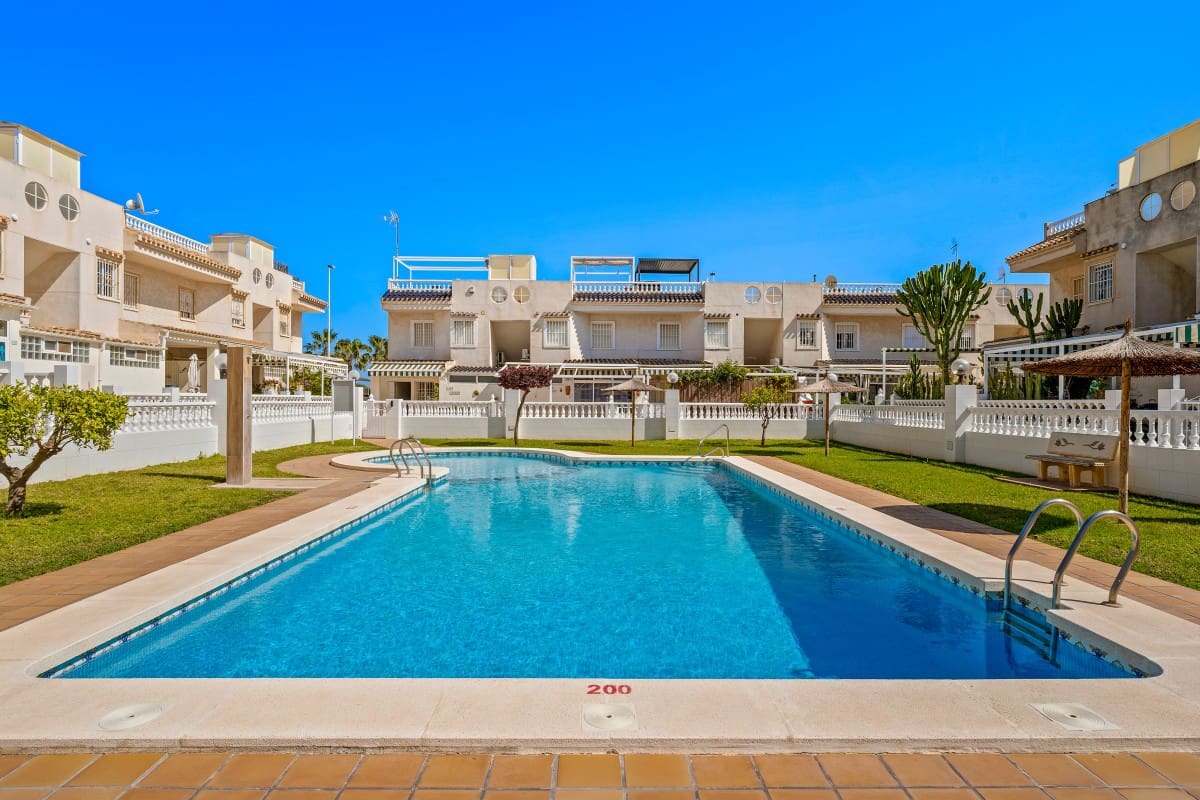 Apartamento de 2 habitaciones en Torrevieja en venta con piscina - 159.000 € (Ref: 10081782)