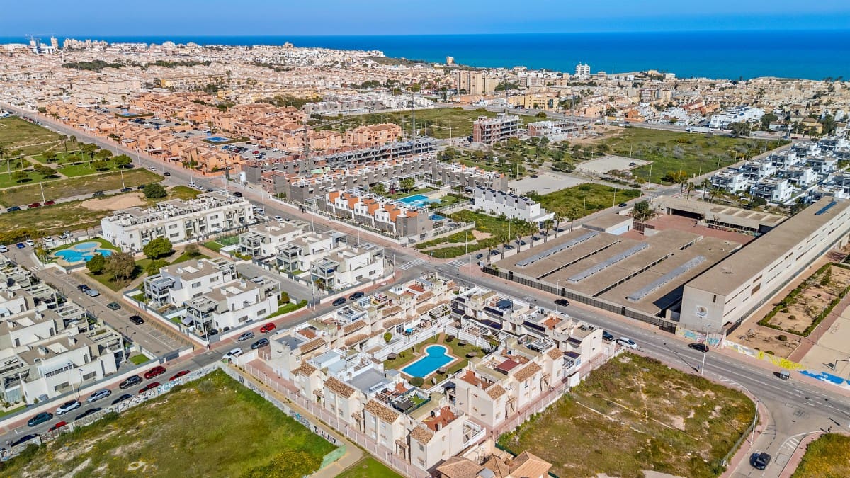 Apartamento de 2 habitaciones en Torrevieja en venta con piscina - 159.000 € (Ref: 10081782)
