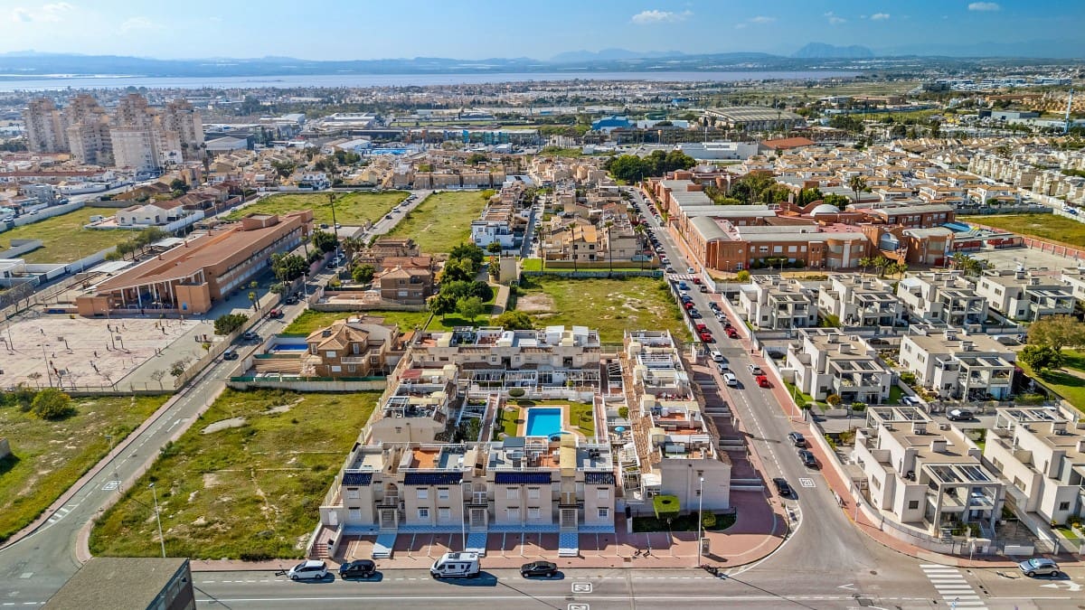 Apartamento de 2 habitaciones en Torrevieja en venta con piscina - 159.000 € (Ref: 10081782)