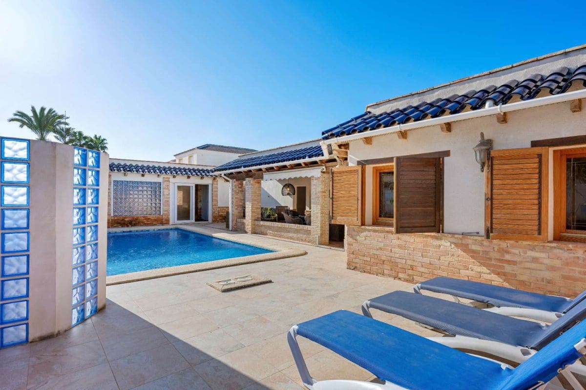 5 slaapkamer Villa te koop in La Torreta met zwembad - € 520.000 (Ref: 10081784)