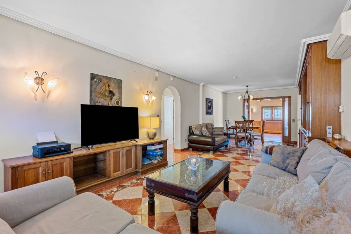 5 slaapkamer Villa te koop in La Torreta met zwembad - € 520.000 (Ref: 10081784)