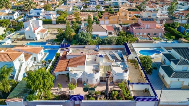 5 slaapkamer Villa te koop in La Torreta, Torrevieja met zwembad - € 520.000 (Ref: 10081784)