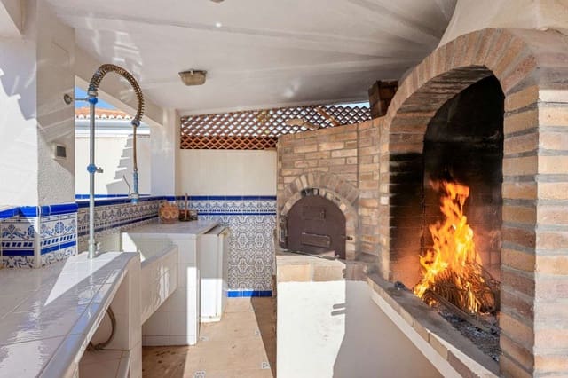 5 slaapkamer Villa te koop in La Torreta, Torrevieja met zwembad - € 520.000 (Ref: 10081784)