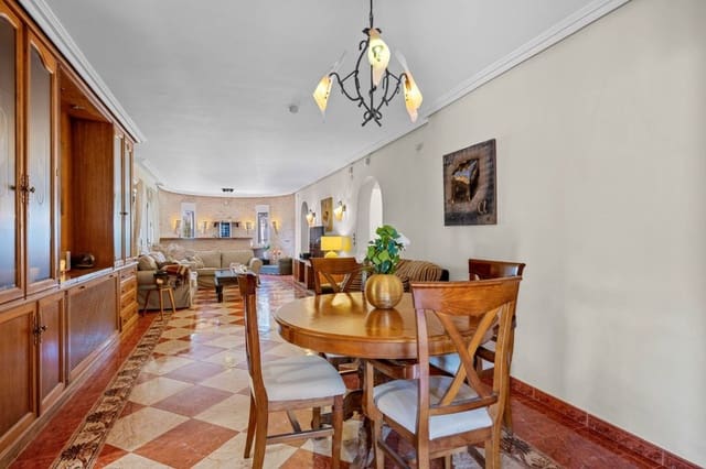 5 slaapkamer Villa te koop in La Torreta, Torrevieja met zwembad - € 520.000 (Ref: 10081784)