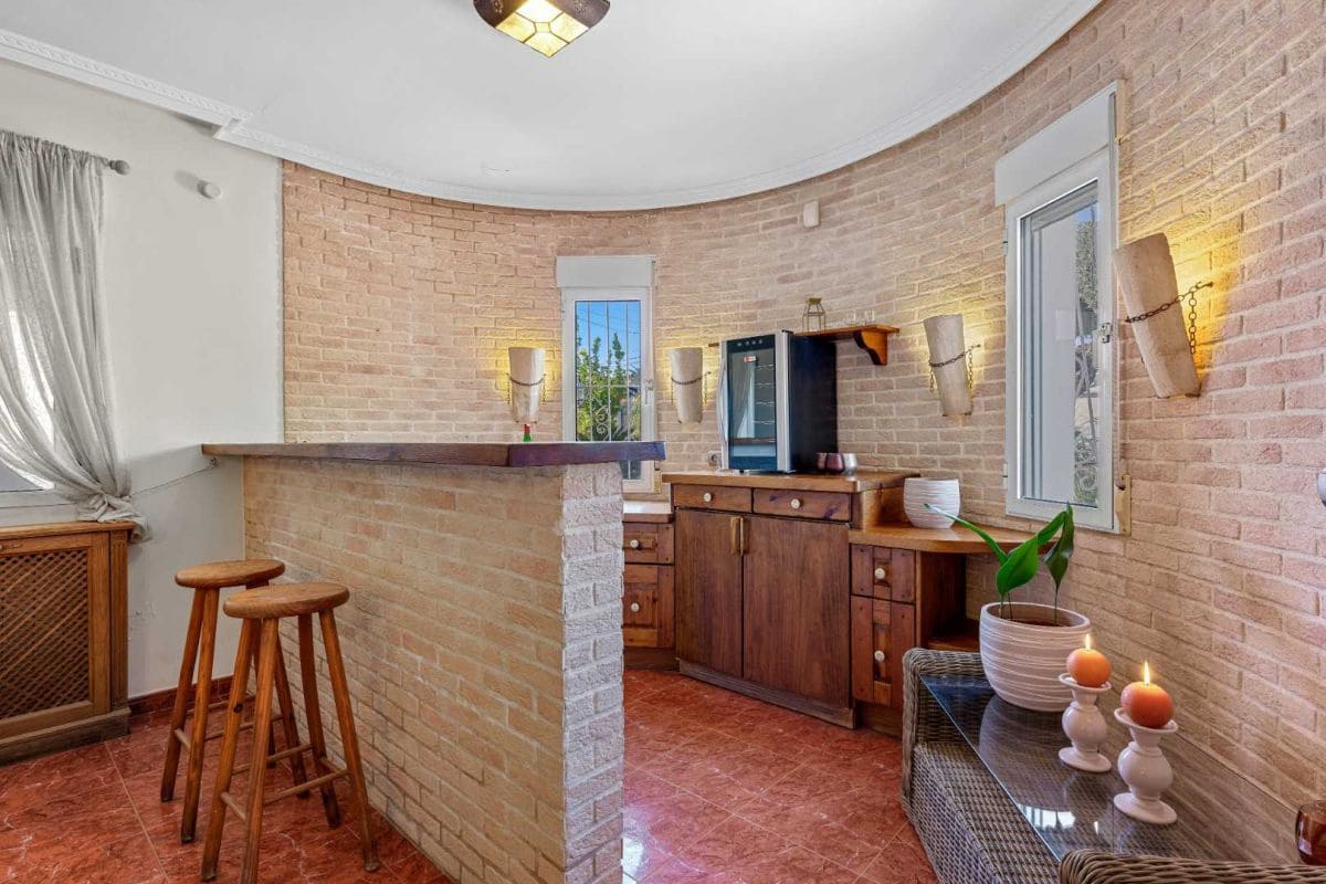 5 slaapkamer Villa te koop in La Torreta met zwembad - € 520.000 (Ref: 10081784)