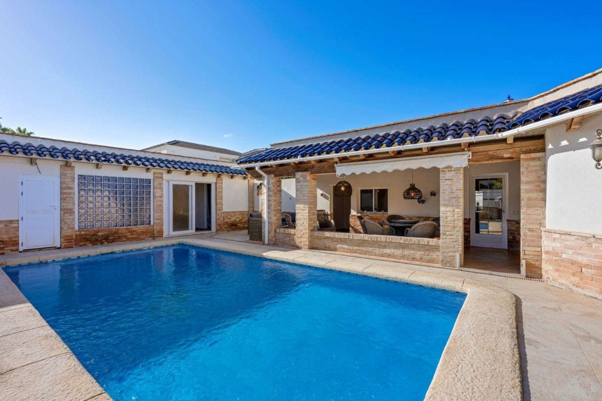 5 slaapkamer Villa te koop in La Torreta met zwembad - € 520.000 (Ref: 10081784)