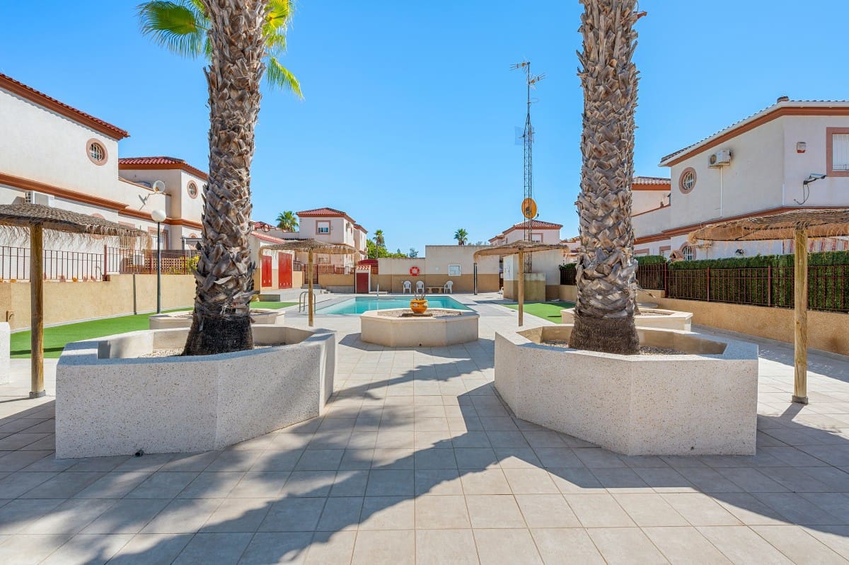 3 bedroom Townhouse for sale in San Fulgencio with pool - € 215,000 (Ref: 10100656)