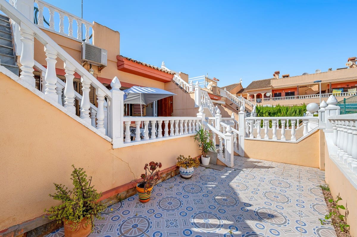 2 soveværelse Lejlighed til salg i El Chaparral med swimmingpool - € 140.000 (Ref: 10117426)