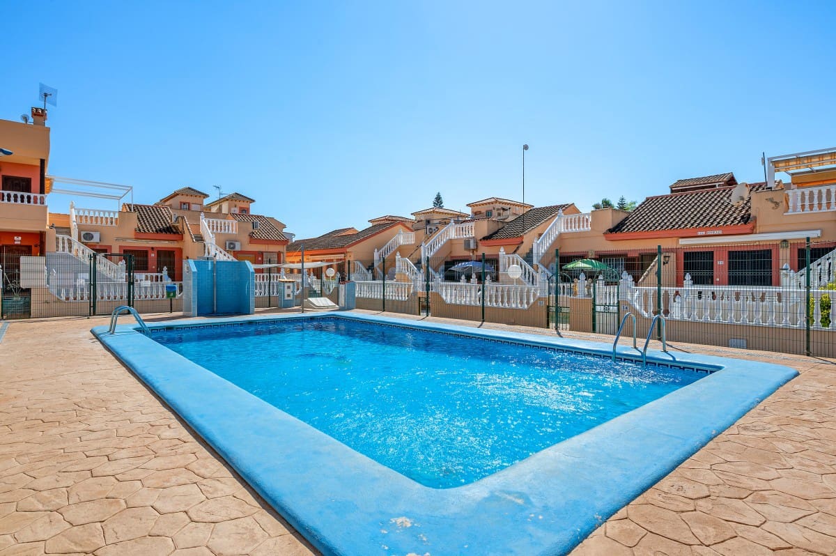 2 soveværelse Lejlighed til salg i El Chaparral med swimmingpool - € 140.000 (Ref: 10117426)