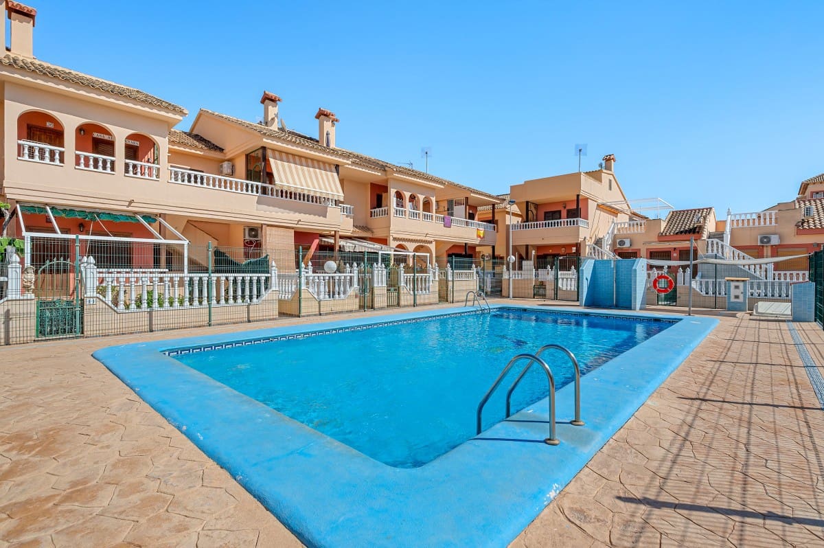 2 soveværelse Lejlighed til salg i El Chaparral med swimmingpool - € 140.000 (Ref: 10117426)