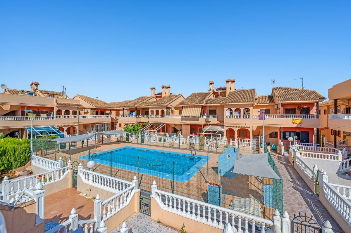 2 soveværelse Lejlighed til salg i El Chaparral med swimmingpool - € 140.000 (Ref: 10117426)