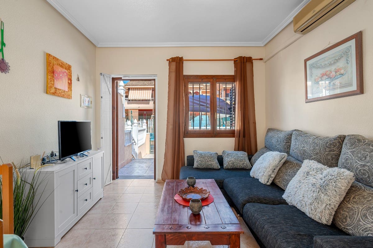 2 soveværelse Lejlighed til salg i El Chaparral med swimmingpool - € 140.000 (Ref: 10117426)