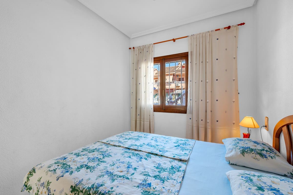2 soveværelse Lejlighed til salg i El Chaparral med swimmingpool - € 140.000 (Ref: 10117426)