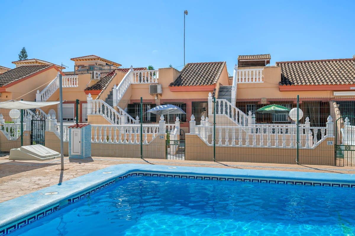 2 soveværelse Lejlighed til salg i El Chaparral med swimmingpool - € 140.000 (Ref: 10117426)
