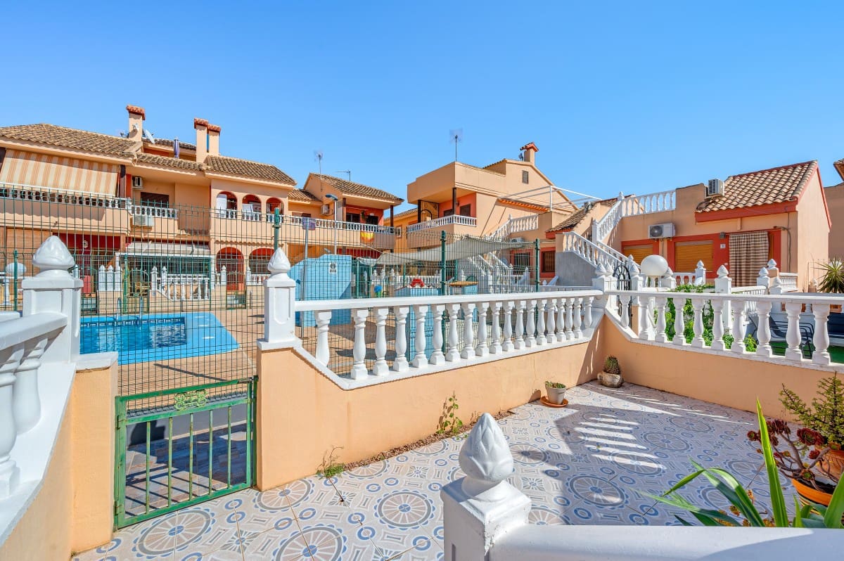 2 soveværelse Lejlighed til salg i El Chaparral med swimmingpool - € 140.000 (Ref: 10117426)