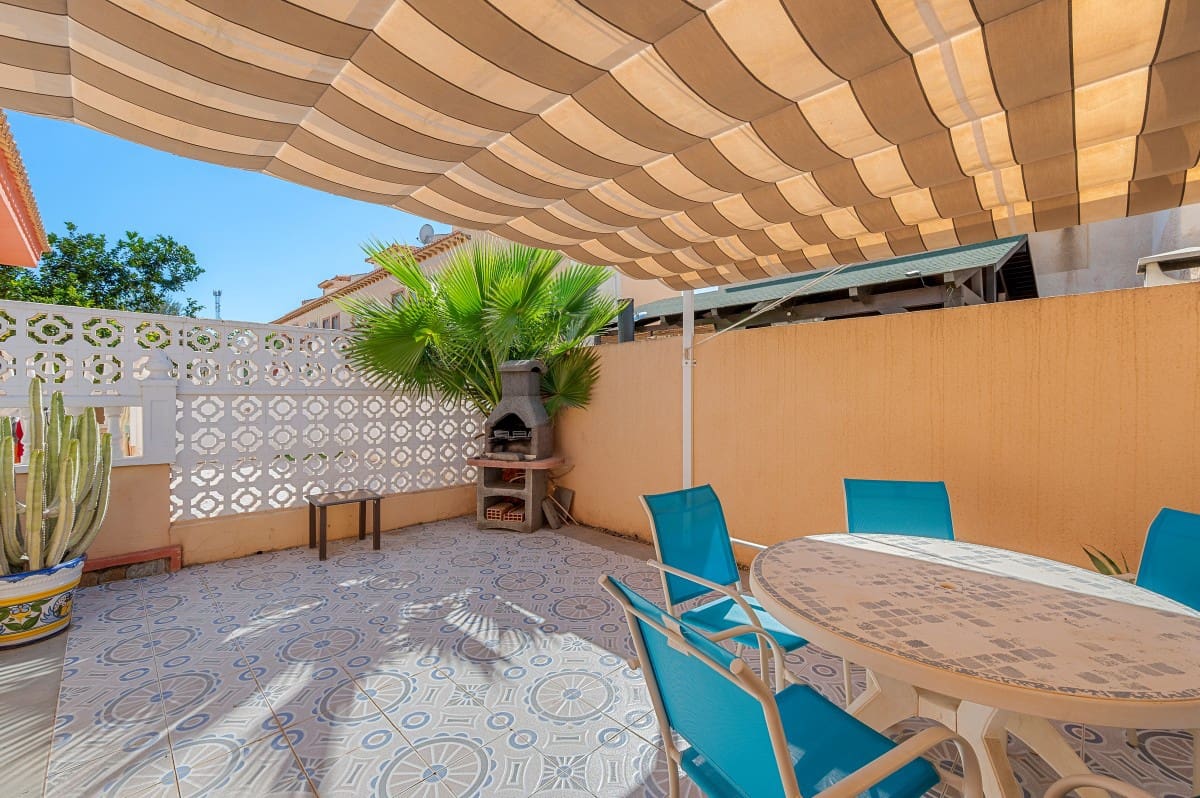 2 soveværelse Lejlighed til salg i El Chaparral med swimmingpool - € 140.000 (Ref: 10117426)