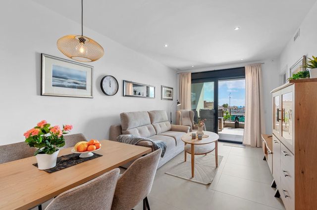 2 slaapkamer Appartement te koop in Aguas Nuevas, Torrevieja met zwembad garage - € 350.000 (Ref: 10118209)