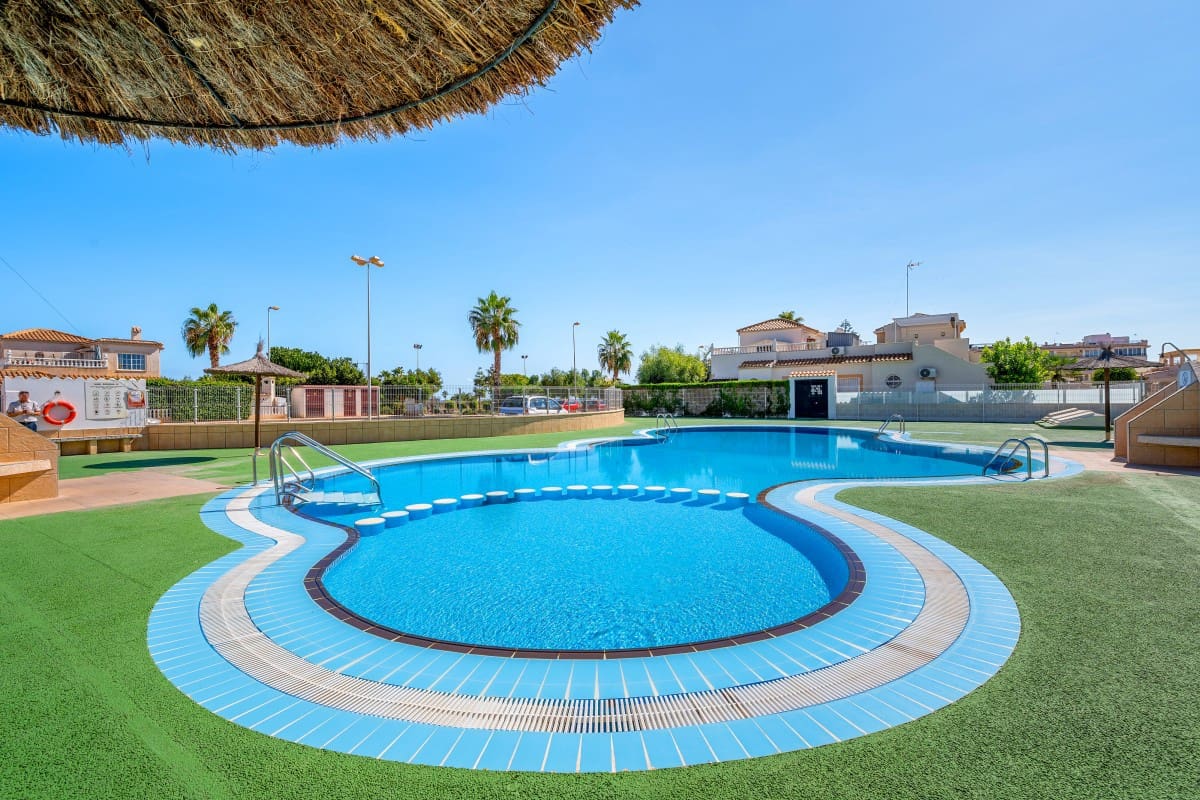 3 camera da letto Casa in vendita in Playa Flamenca con piscina - 220.000 € (Rif: 10165945)