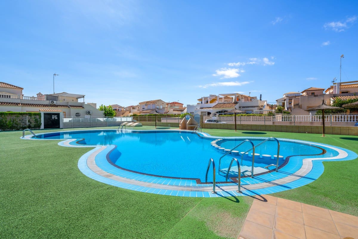 3 camera da letto Casa in vendita in Playa Flamenca con piscina - 220.000 € (Rif: 10165945)